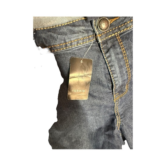 Torrid Blue Relaxed Jeans with Vintage Wash - Picture 4 of 7